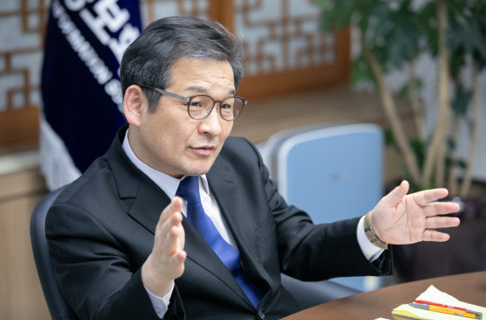 문용식 한국정보화진흥원장 박동욱기자 fufus@